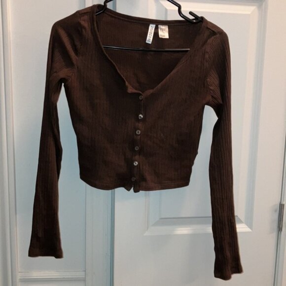 Tops - Like new brown essential crop long sleeves top​